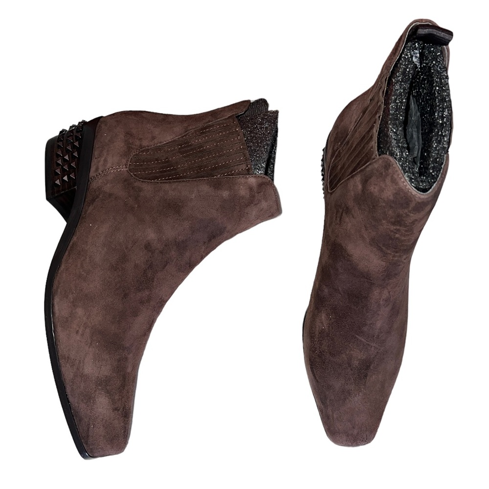 🤎 NIB! Donald Pliner Suede Stud Booties - Picture 3 of 13